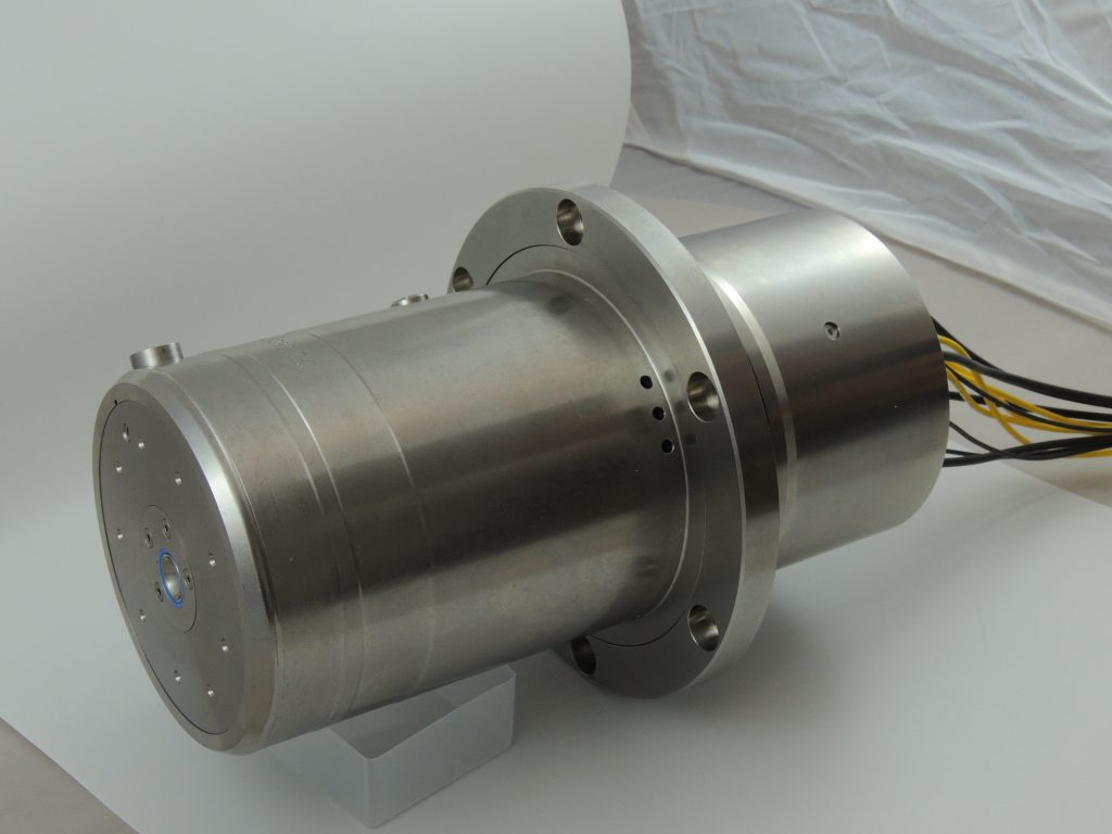 Series 80 hybrid wet mate electric connector solution - wind energy
